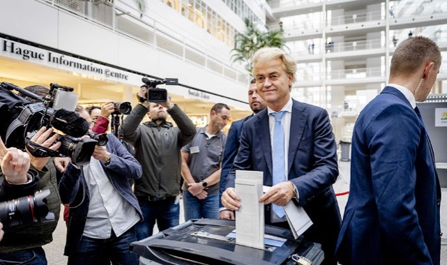 Türk karşıtı Geert Wilders Hollanda seçimlerini kazanmaya yakın