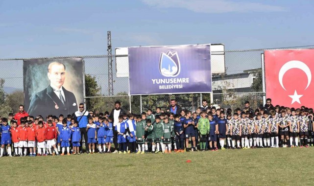 Yunusemre'de 100. Yıl Ara Tatil Futbol Turnuvası yapıldı