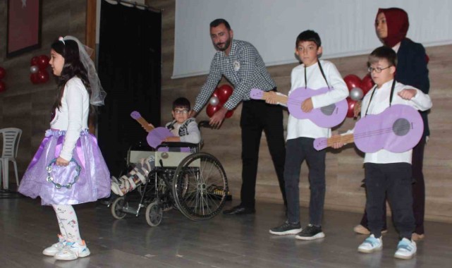 Alaşehir'de 3 Aralık Engelliler Günü kutlandı