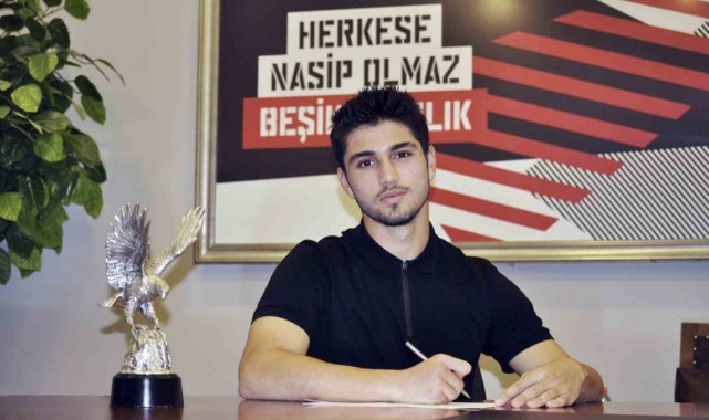 Beşiktaş, genç futbolcuları ile profesyonel sözleşme imzaladı