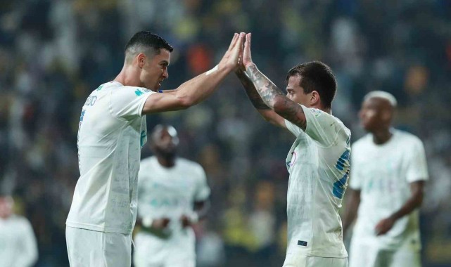 Cristiano Ronaldo 1200. maçında 868. golünü attı