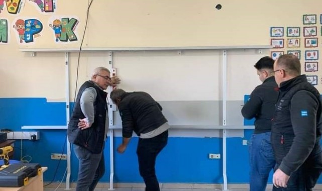 İlçede okullar akıllı tahtalarına kavuşuyor