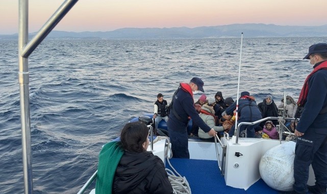 İzmir açıklarında can pazarı:199 düzensiz göçmen karaya çıkartıldı