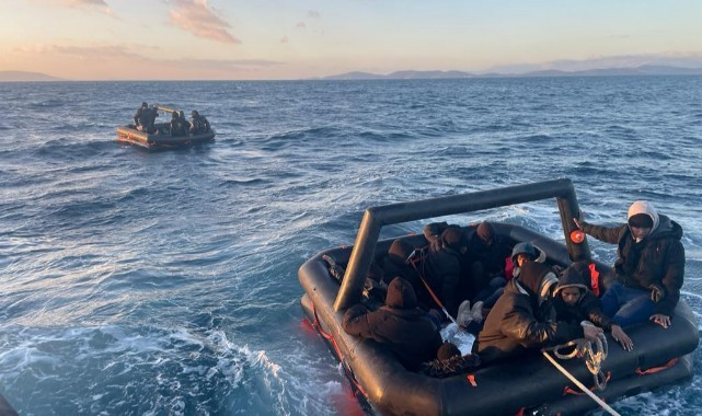 İzmir açıklarında botlarda can pazarı:96 düzensiz göçmen kurtarıldı