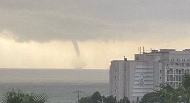 İzmir açıklarında hortum görüldü!