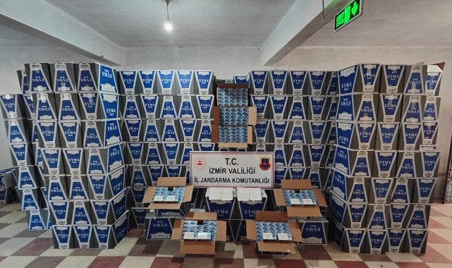 İzmir'de bir depoda 5 milyon 320 bin makaron ele geçirildi
