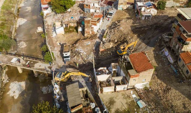 İzmir'in kanayan yarasında yıkım başladı
