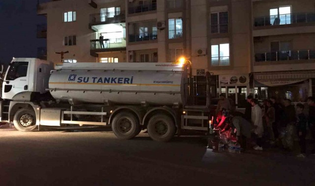 İzmir'in o ilçesinde 3 gündür su çilesi: Tankerler önünde kuyruk