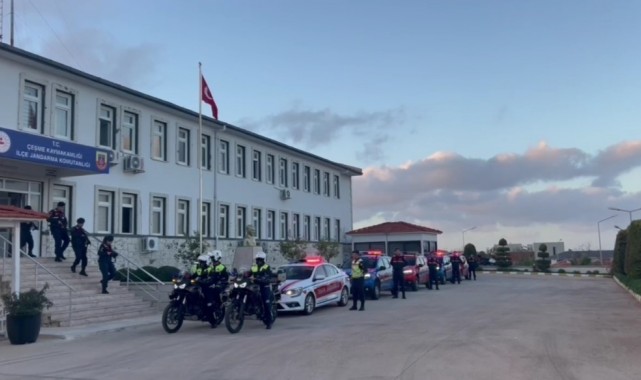 Jandarma'dan ünlü tatil beldesinde yılbaşı mesaisi