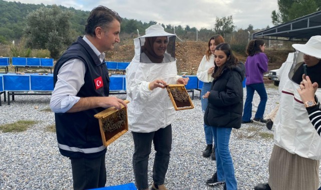 Manisa'da 'Arıcılık Eğitim Merkezi' üniversiteli gençleri Ağırladı