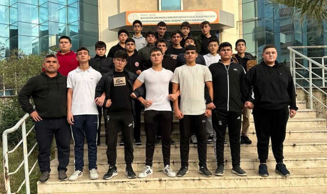 Salihli'de milli sporcu öncülüğünde güreş takımı kuruldu