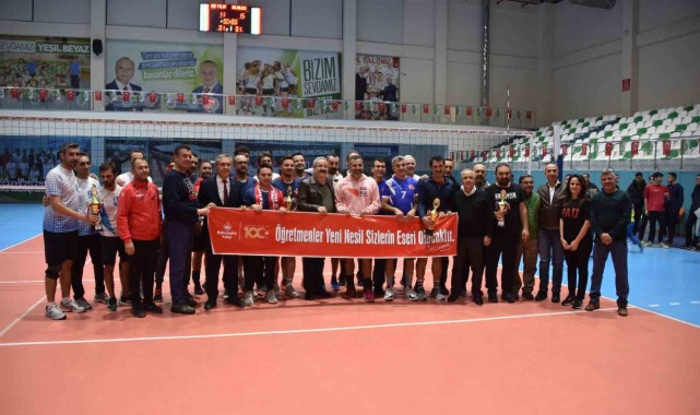 Salihli'de öğretmenler turnuvada ter döktü!