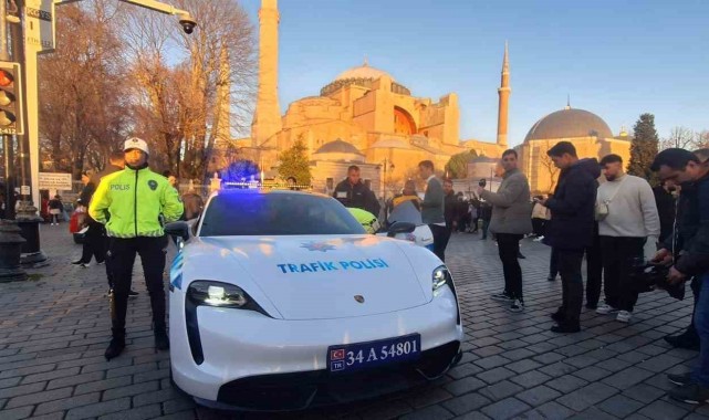 Suç örgütlerinden ele geçirilen ultra lüks otomobiller polis otosu oldu