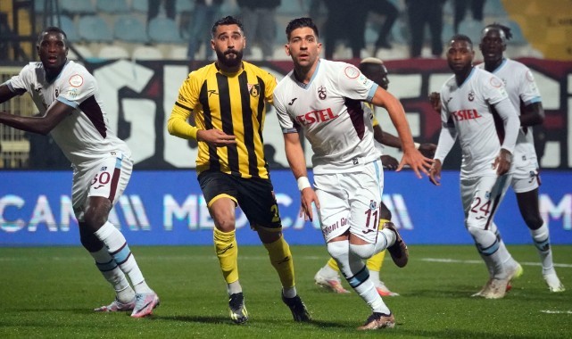 Süperlig karşılaşmasında başkan takımı sahadan çekti