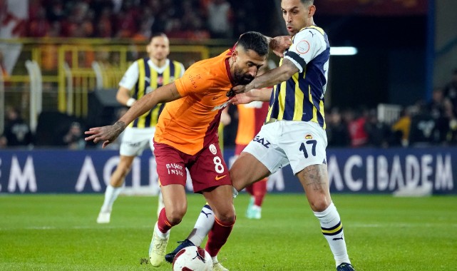 Trendyol Süper Lig: Fenerbahçe: 0 - Galatasaray: 0 (İlk yarı)
