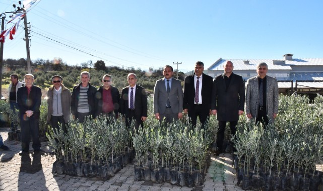 Üreticinin Fidanları Büyükşehir'den:169 üreticiye 15 bin 210 fidan