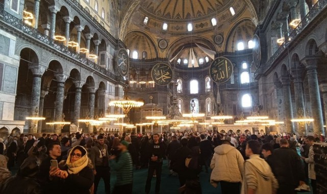 Yılın son gününde Ayasofya'ya ziyaretçi akını