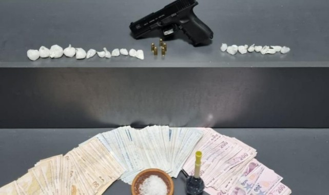 Yunus polislerinin şüphelendiği araçtan yüklü miktarda uyuşturucu çıktı!