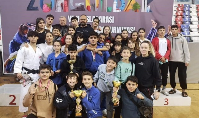Yunusemreli judocular Zonguldak'ta şampiyon oldu