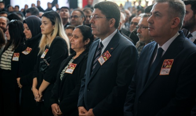 Adalet Bakanı Tunç, İzmir'de şehit Fethi Sekin ve Musa Can'ı anma törenine katıldı