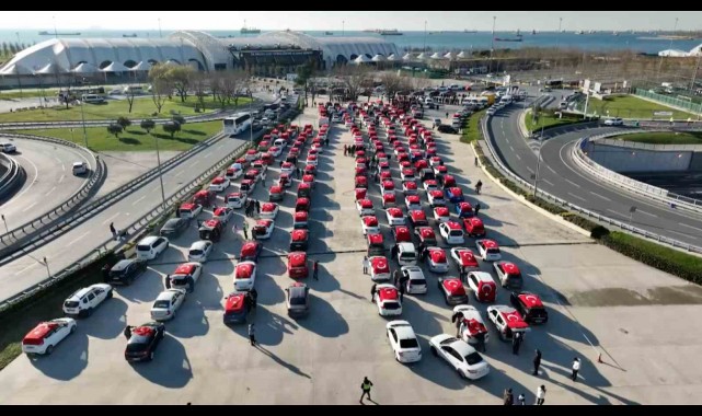 Binlerce Martı çalışanı ve sürücüsü şehitleri anmak için toplandı