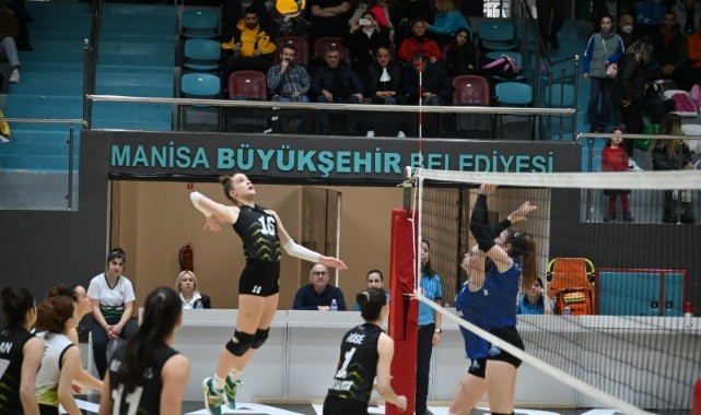 Büyükşehir'in Sultanları 3-0'lık skorla liderliğini korudu