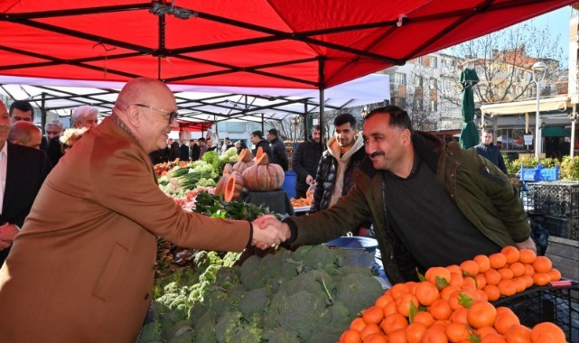 Cengiz Ergün esnaflar ve vatandaşlarla, pazarda bir araya geldi