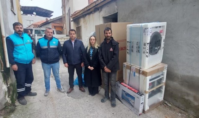 Evi yanan aileye büyükşehir moral oldu