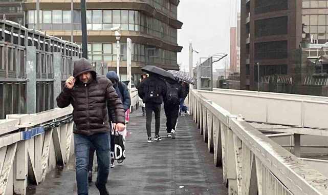İstanbul'da rüzgar ve yağış etkili oluyor