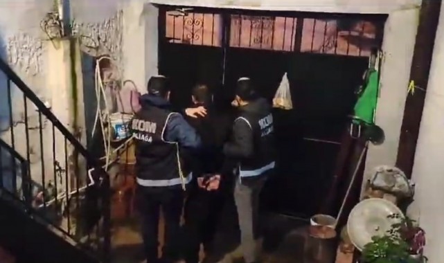 İzmir'in 3 ilçesinde silah tacirlerine darbe: 8 gözaltı
