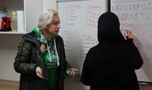 İzmirli kadın muhtarın "eğitim seferberliği" çığ gibi büyüyor