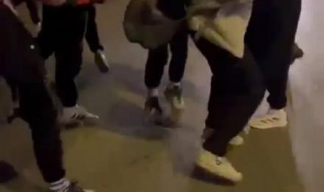 Kız öğrenciler kavga etti, arkadaşları izledi!