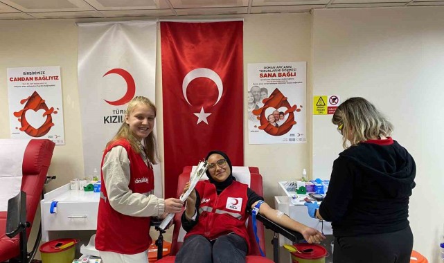 Kızılay Kadın Gönüllüleri'nden 'Candan Bağlıyız' kampanyasına destek