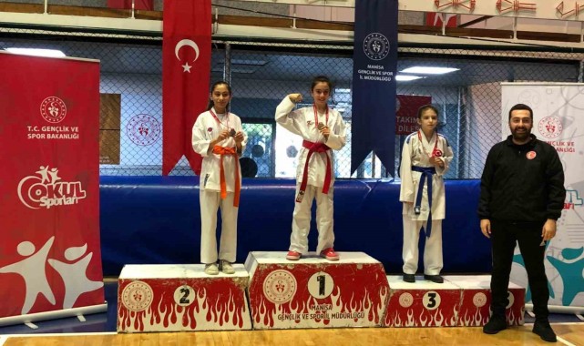 Manisa BBSK'lı karateciler okul sporlarında 47 madalya kazandı