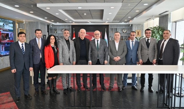 Manisa Büyükşehir Belediyesi çalışanlarının yüzünü güldürdü