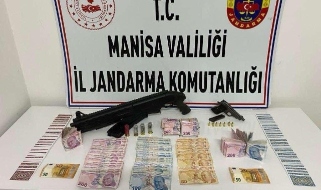 Manisa'da kumar baskını: Yüklü miktarda para ele geçirildi!