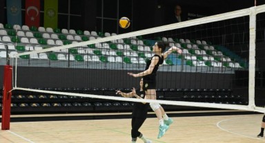 Manisa Kadın Voleybol takımı,Akhisargücü maçının hazırlıklarına devam ediyor