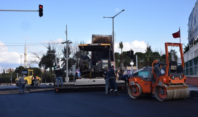 Manisa'da o kavşak,1 günde yenilenerek, trafiğe açıldı