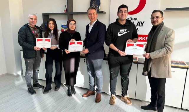 Manisa Kızılay'dan gönüllülere teşekkür belgesi