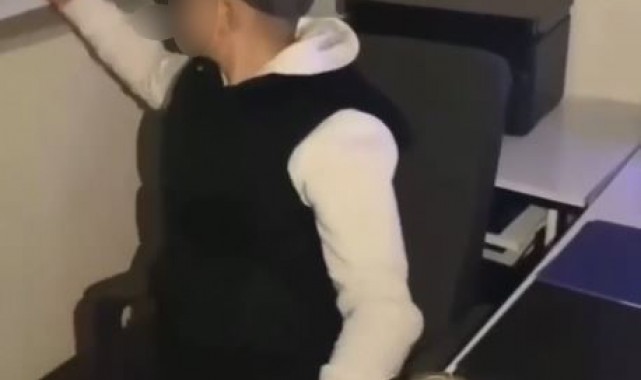Muhtarlık penceresinden havaya ateş açan maganda kamerada!