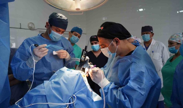 Özbekistan'ın ilk beyin pili ameliyatına Türk doktorlar imza attı
