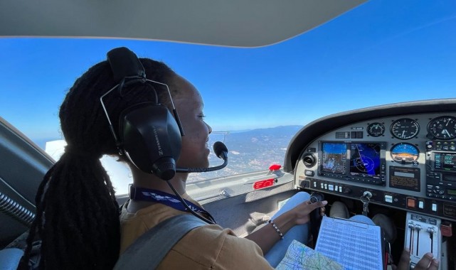Türkiye'de eğitim gördü, Ruanda'nın en genç kadın pilotu oldu