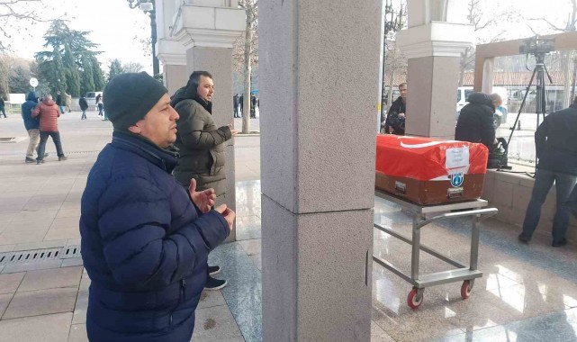 Türkiye'de tedavi gördükleri hastanede hayatını kaybeden 2 Filistinli son yolculuğuna uğurlandı