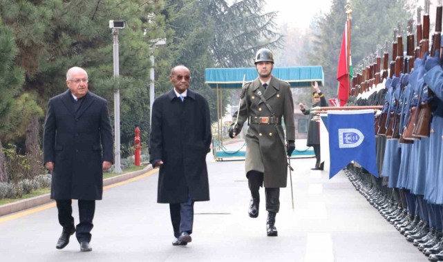 Bakan Güler, Cibutili mevkidaşı ile bir araya geldi