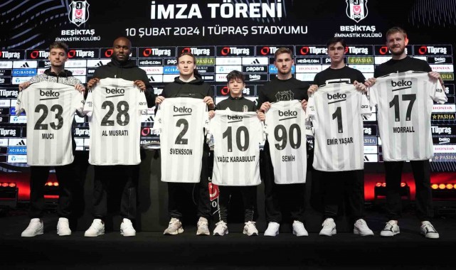 Beşiktaş yeni transferlerini tanıttı