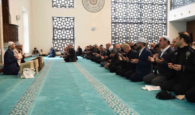 Deprem şehitleri dualarla yad edildi