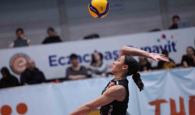 Eczacıbaşı Dynavit, Axa Sigorta Kupa Voley'de yarı finale yükseldi