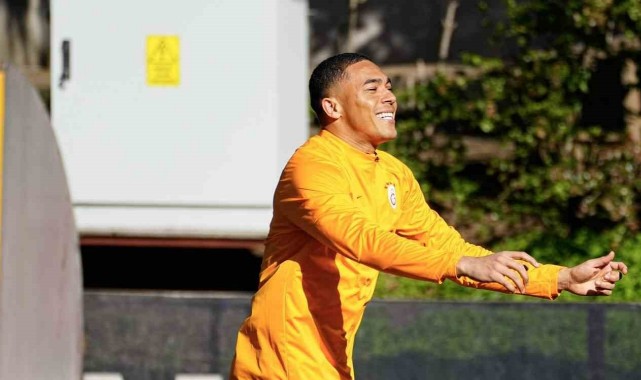 Galatasaray'da Carlos Vinicius ilk antrenmanına çıktı