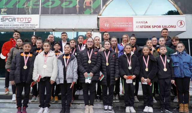 İl Müdürü Öztürk, şampiyon sporcuları tebrik etti