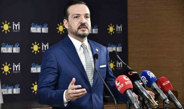 İYİ Parti Sözcüsü Zorlu'dan 'afiş' açıklaması